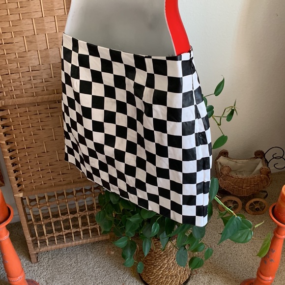 Super cute Mini checkered skirt - Picture 3 of 3